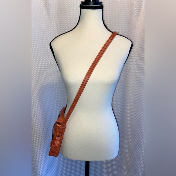 Women’s Handmade in Quebec 100% genuine leather 2 in 1 shoulder & crossbody bag - Picture 6 of 16